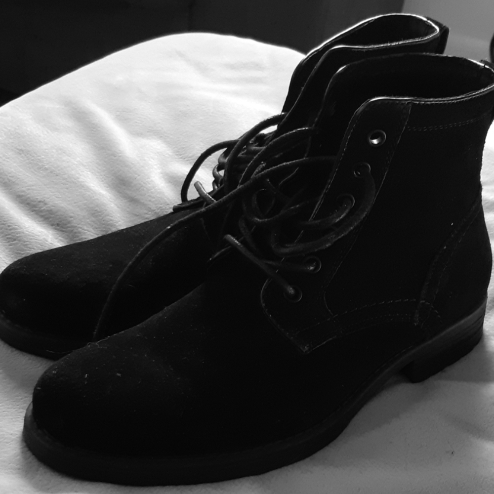 LUXURY BERGUNDY LACES.